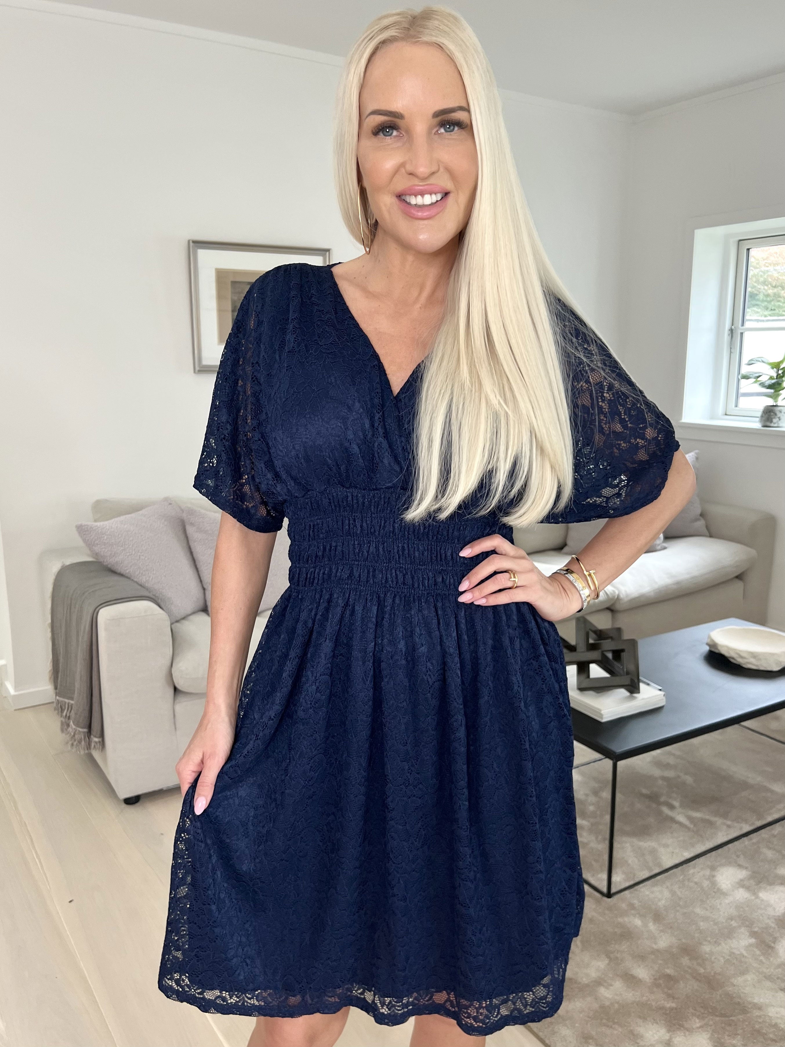 Pams Lace Short S/S - Kort blondekjole med korte ærmer